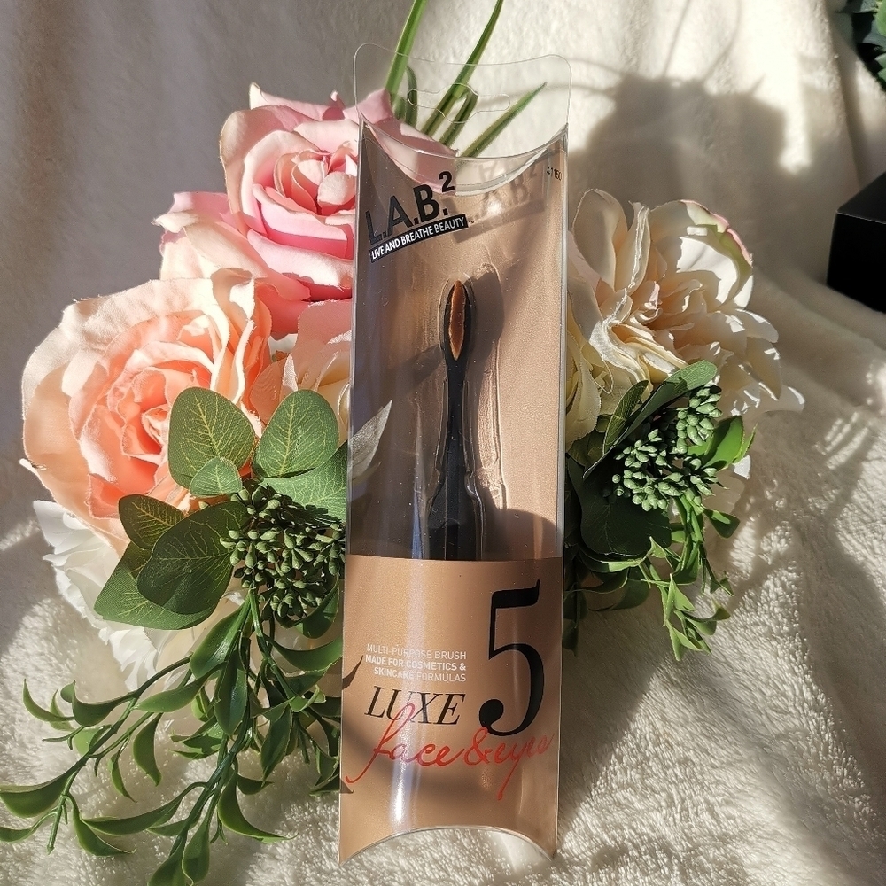 🔥3/$15🔥L.A.B 2 Luxe 5 Multipurpose Oval Makeup Brush